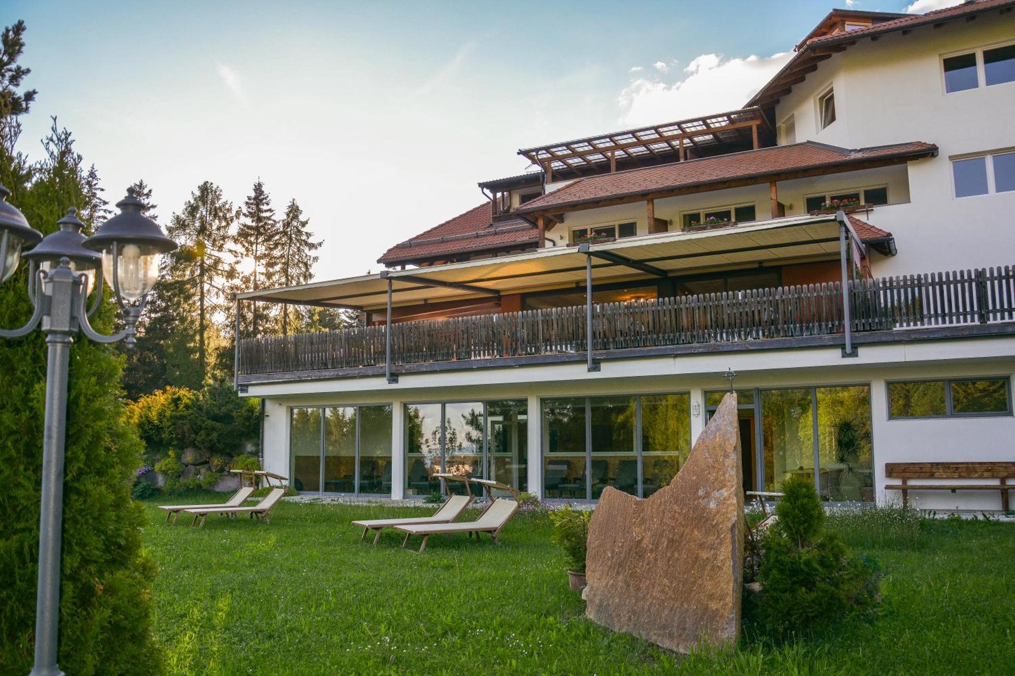 Berghotel zum Zirm Klobenstein Exterior foto